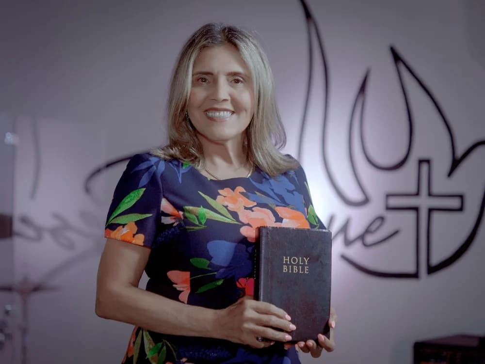 Apostle Yolanda Valentín-Avilés